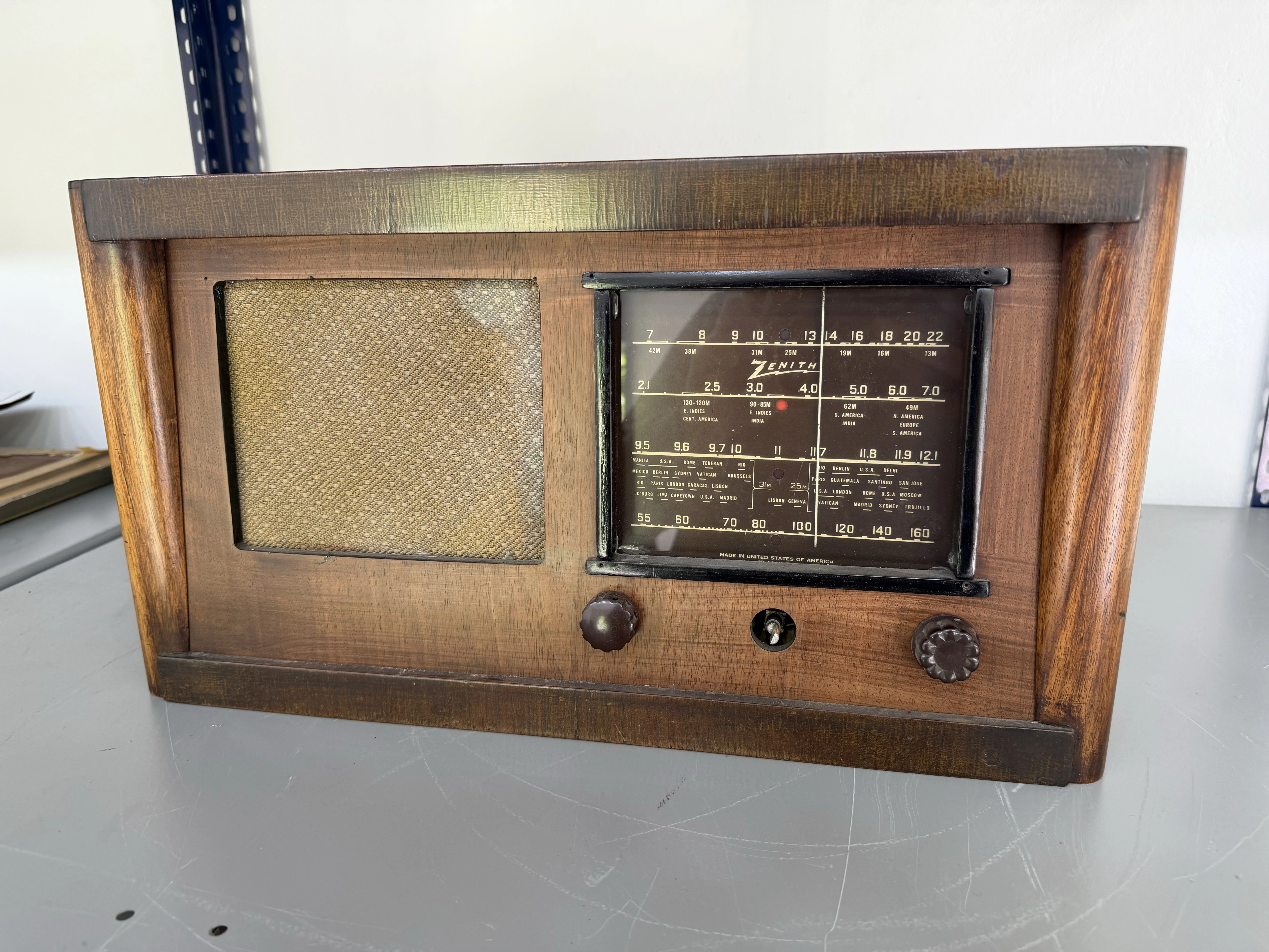 Zenith radio de mesa valvular AM/SW de madera